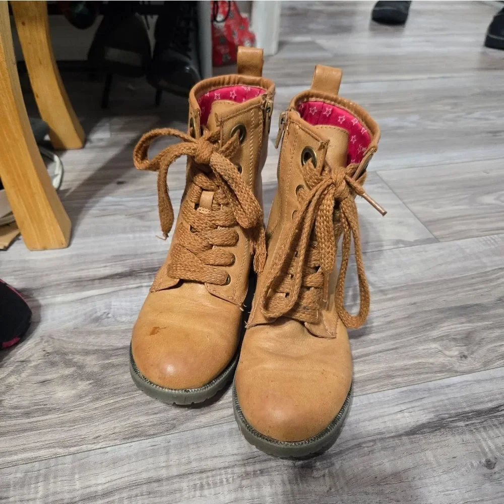 Girl's Cat and Jack zip up boots sz 3
